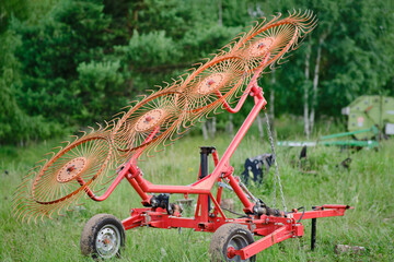 Mounted agitator rakes for a tractor for haymaking