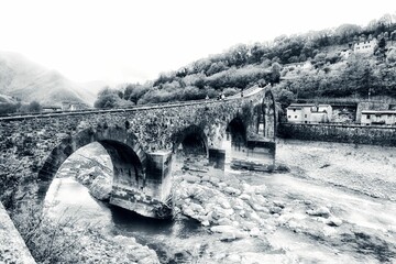 ponte del diavolo, borgo a mozzano, tuscany , italy