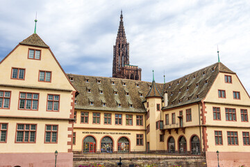 Historisches Museum Straßburg mit dem Münster im Hintergrund