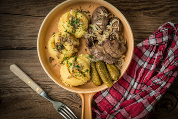 Fried chicken liver with onion served with mashed potatoes and pickled cucumber.