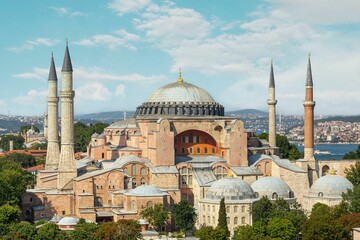 Fototapeta na wymiar Scenic view of Hagia Sophia, a renowned architectural marvel located in Istanbul, Turkey.