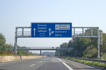 Hinweisschild auf A 1, Ausfahrt Flughafen Münster, Osnabrück