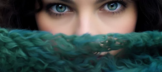 Fotobehang bannière d'un regard de femme derrière une écharpe en laine verte © Sébastien Jouve
