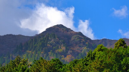 びわ湖バレイ駐車場からの山の紅葉1