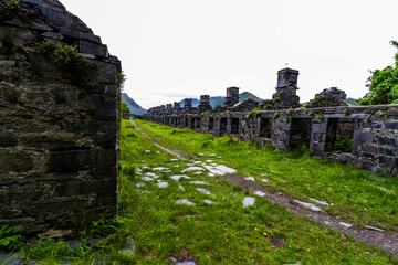 Old slate disused cottages. - 672457072