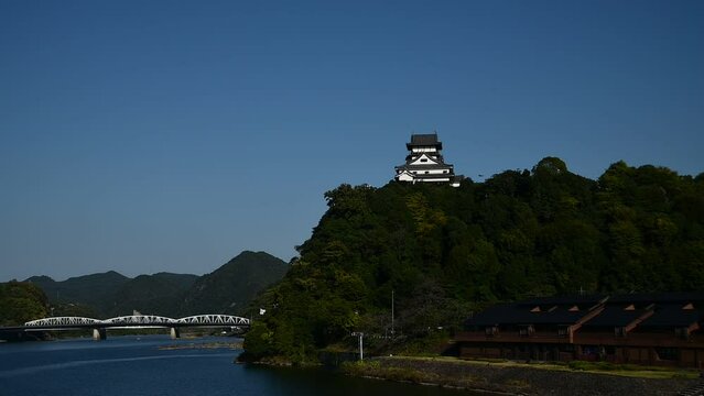 航空自衛隊岐阜基地所属機による異機種大編隊と犬山城 （愛知県犬山市, 2023年11月）