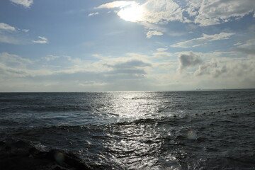 台風が去ったあとの太陽光と雲と海の風景