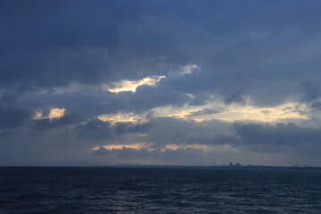 Naklejka na ściany i meble 台風が去ったあとの雲と海の夕暮れの湘南の風景