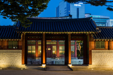 Fototapeta na wymiar Seoul, South Korea - Oct.15.2023: The night landscape of Deoksugung palace