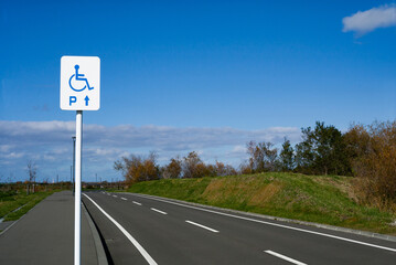 身障者駐車場の案内看板（公園）