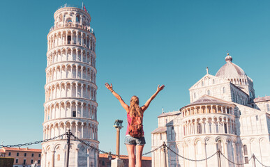 Traveler woman tourist in Italy- Pisa, Leaning tower