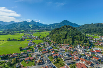 Fototapeta na wymiar Die Gemeinde Niederndorf bei Kufstein im Luftbild