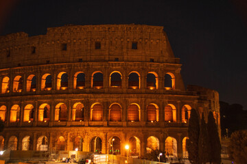 Naklejka premium colosseum at night