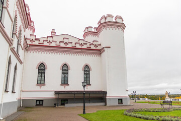 Obraz premium Kossovo, Belarus - 10.30.2023 - Shot of the Palace of the Puslovskys