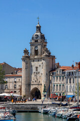 La Porte de la Grosse Horloge à La Rochelle, l'ancienne porte d'entrée de la ville fortifiée....