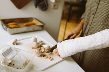 teenage girl, with cast on arm, cook lunch at home