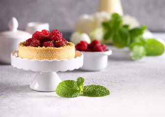 tartlets with fresh raspberries for dessert - obrazy, fototapety, plakaty