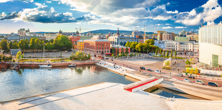 Fototapeta Scenic cityscape of Oslo waterfront panoramic view