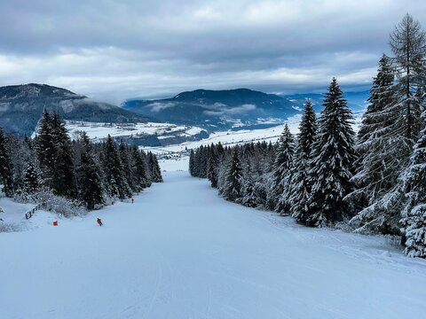 Skiiing in Austria winter