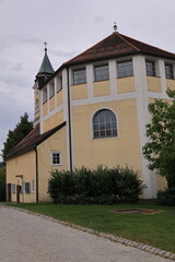 Historische Kirche in der Altstadt von Bodenmais im Bayerischen Wald