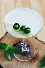 Close-up shot of a beautifully served Gin Garden cocktail
