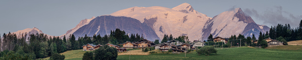 Fototapeta na wymiar Mont Blanc panoramic view