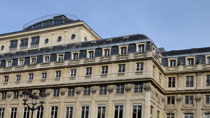Parisian residential building - 672806486