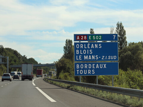 Road Signs in french motorway with name or main cities in France