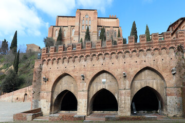 Fototapeta premium fountain with spring water called FONTEBRANDA in Siena in Central Italy
