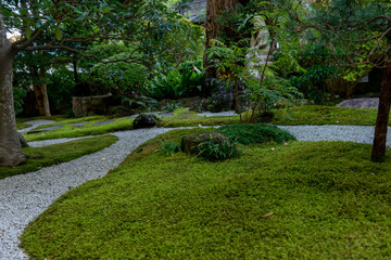 鎌倉報国寺の苔の生えた庭