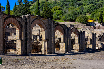 Pórtico de entrada de Medina Azahara o Madīnat al-Zahrā en Córdoba, España