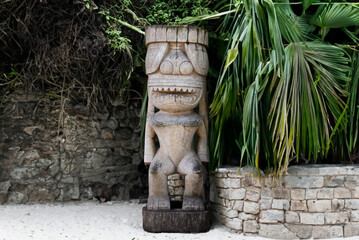 Hawaiian statue at a luau