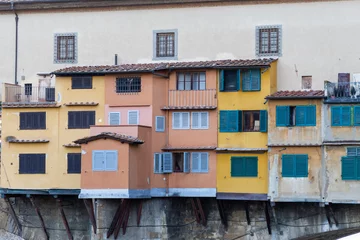 Photo sur Plexiglas Ponte Vecchio Exterior houses and windows on ponte vecchio bridge in Florence, Italy