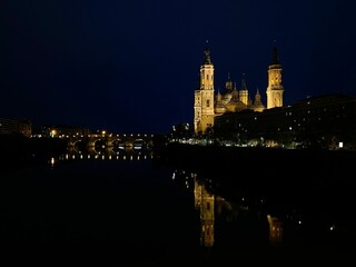 Obraz premium Majestic Cathedral-Basilica of Our Lady of the Pillar in Zaragoza illuminated at night