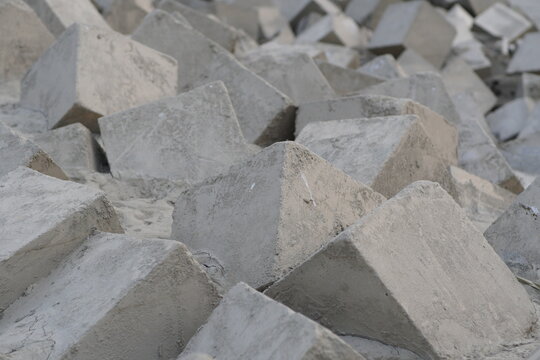 stone block wall © Riyaj