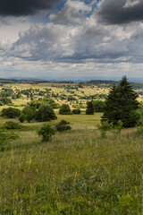 Obraz premium Rhönlandschaft am Heidelstein in der Langen Rhön, Biosphärenreservat Rhön, Bayern, Hessen, Deutschland.