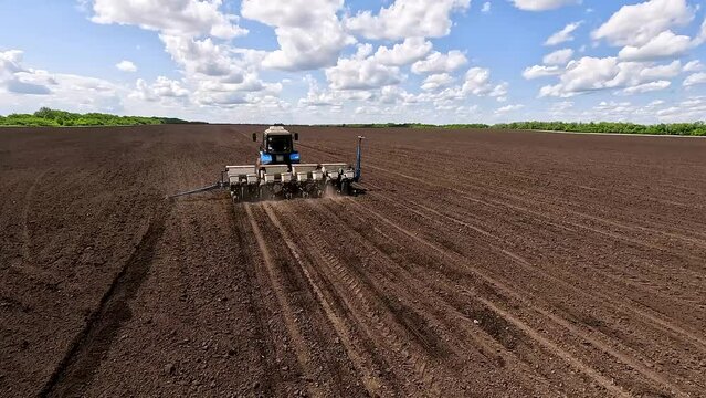 Row seed drill grain. Seed sowing device. .