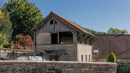Fototapeta na wymiar Old wooden building in the Burgundy region used for storage