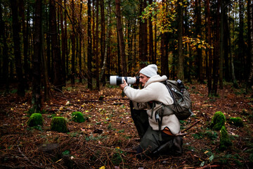 Fotograf im Wald, Herbst, Fotografieren