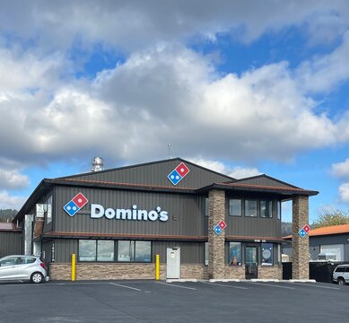 Spokane Valley, WA - USA - Exterior of a Domino&rsquo;s pizza location. Domino's is an American multinational pizza restaurant chain.