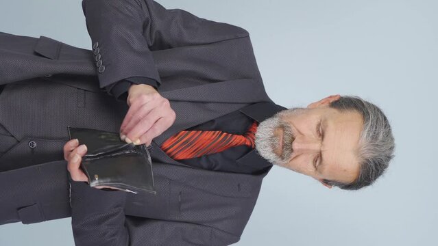 Vertical video of Moneyless old businessman. Empty wallet.