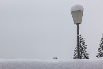 snow scene in murren switzerland during witnter - 673062662