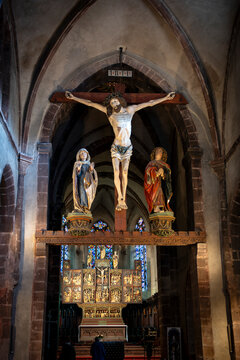 Sculpture religieuse du Christ en crois dans l'&eacute;glise de Kaysersberg