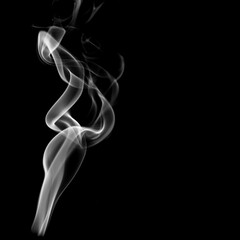 Obraz premium real smoking isolated effect black backdrop with smoke overlay