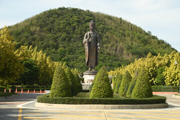 Wat Thipsukontharam temple houses the Buddha Maha Metta Prachathai Trilokanath Khanthararat Anusorn. Buddha statue asking for rain Made of bronze, 32 meters high, standing on an 8 meter high base. 