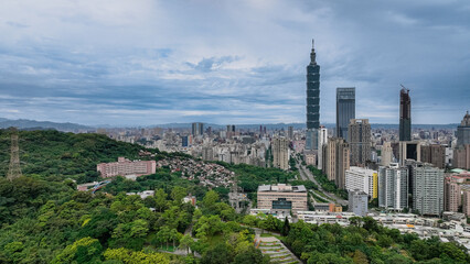 Obraz premium The Best Aerial View to the Panorama of Taipei City, Famous Landmark of Taiwan