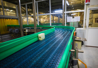 Crossing of the roller and conveyor beverage