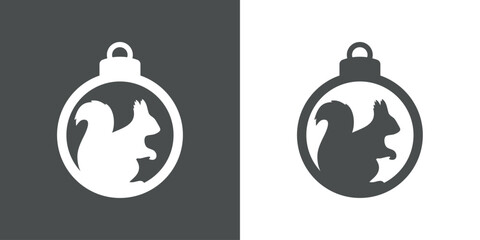 Tiempo de Navidad. Logo con silueta de bola de navidad con ardilla sentada para su uso en invitaciones y felicitaciones - obrazy, fototapety, plakaty