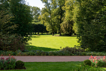 Obraz premium Royal Palace in Oslo, Norway, Palace Park (Slottsparken)