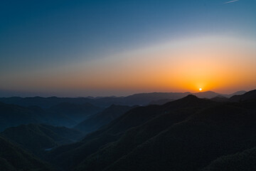 Obraz premium Sunrise on top of Mount Siming in Ningbo, China